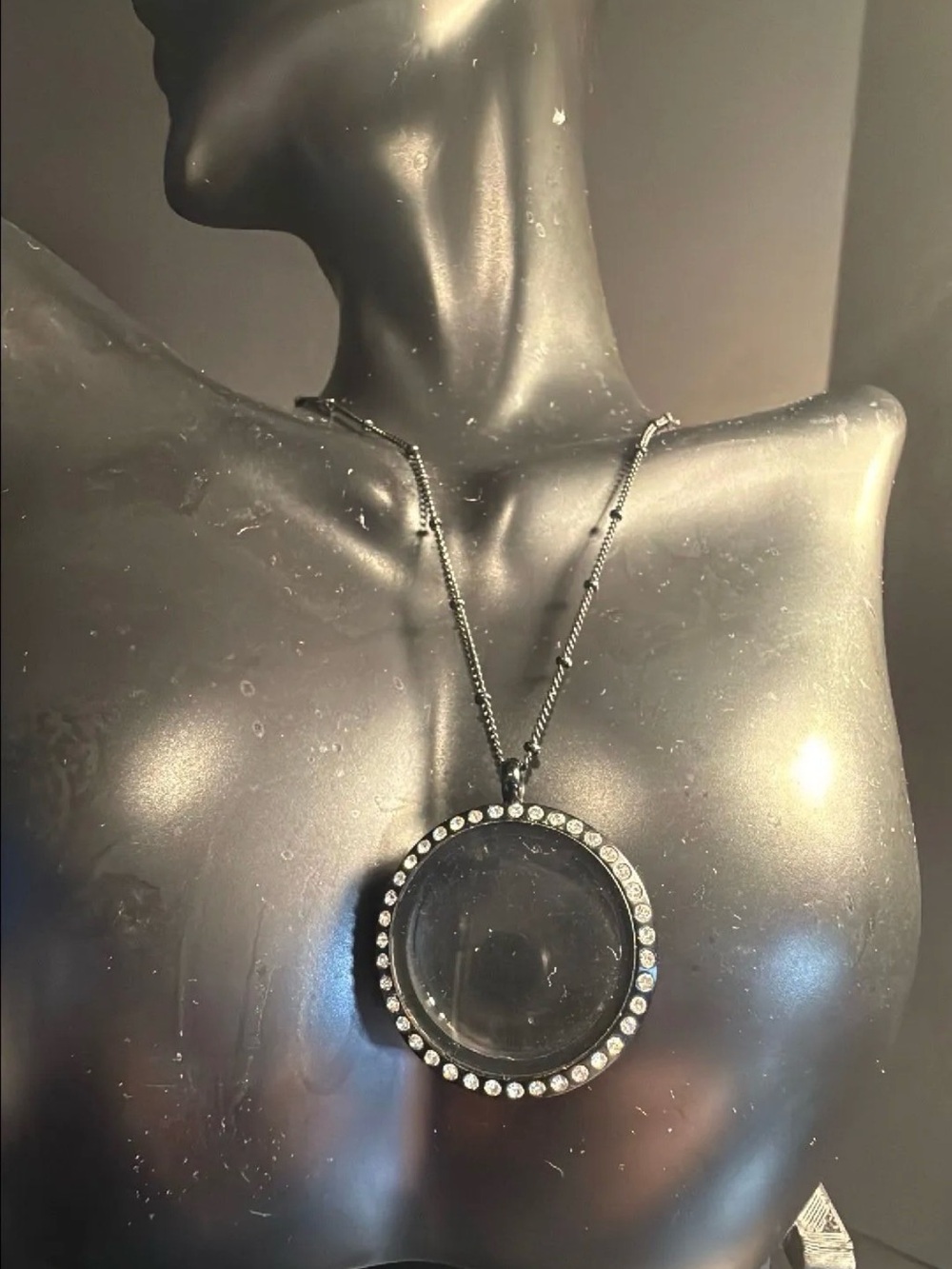 Round Crystal Frame locket Necklace - Black
